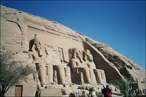 20120214-Ramses_II 800px-Aboe_Simbel_Tempel_.jpg